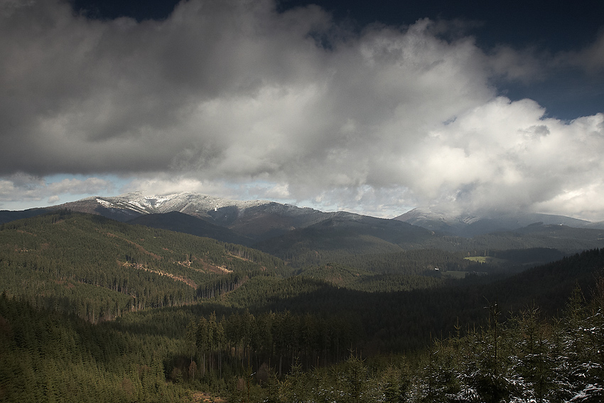 IMG_5584.jpg - Cieľ cesty naľavo v mrakoch, z Gruňa