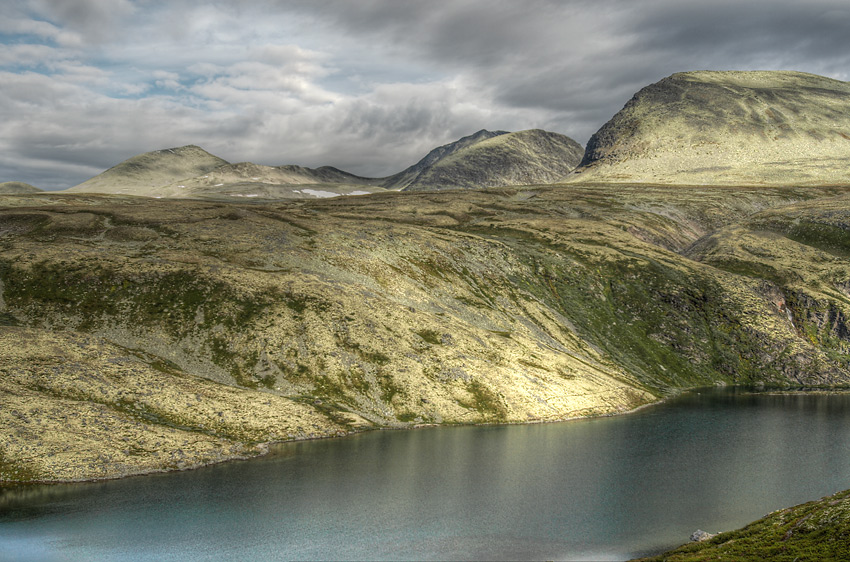 IMG_4724_4725.jpg - Nad jazerom Rondvatnet